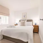 Nyaraló Retreats At Saltmoore *