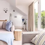 Nyaraló Retreats At Saltmoore