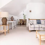 Nyaraló Retreats At Saltmoore *
