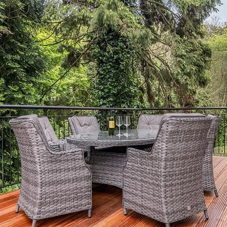 Retreats At Saltmoore *